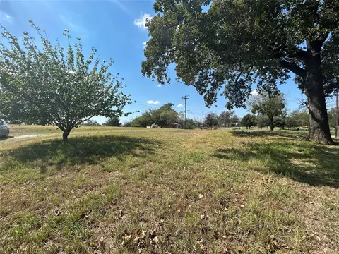 301 Cottonwood St, Comanche, TX 76442
