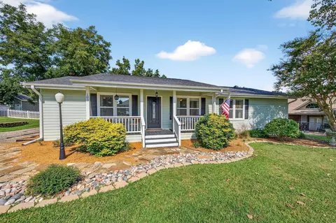 103 Bowie Dr, Lake Kiowa, TX 76240