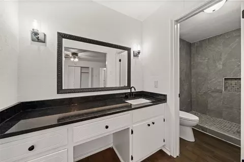 Bath - 5312 Links Dr, Waco, TX 76708 photo 1 of 4
