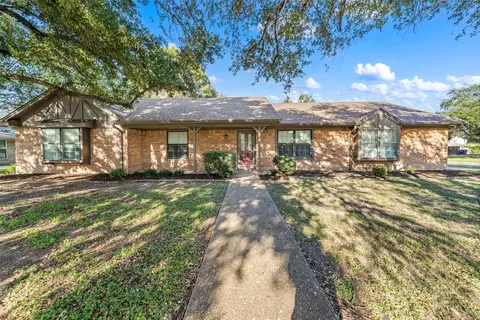 5312 Links Dr, Waco, TX 76708