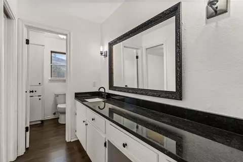 Bath - 5312 Links Dr, Waco, TX 76708 photo 3 of 4