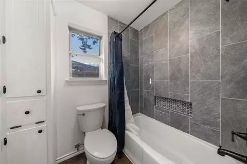Bath - 5312 Links Dr, Waco, TX 76708 photo 4 of 4