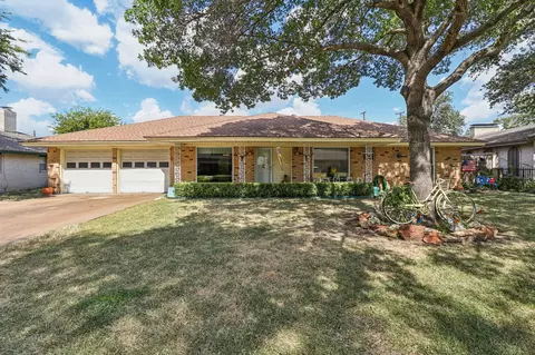 2105 Briarwood Blvd, Arlington, TX 76013