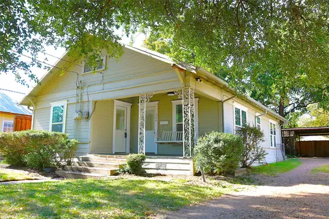 304 E Waco St, Ennis, TX 75119