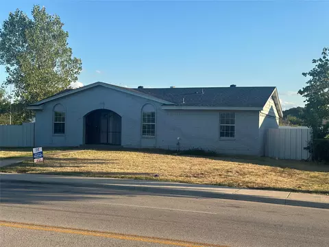 5848 Keeneland Pkwy, Dallas, TX 75211