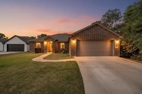 209 Shady Ln, Azle, TX 76020