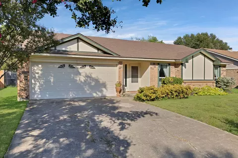4013 Chestnut St, Fort Worth, TX 76137