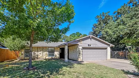 1205 Douglas St, Euless, TX 76039