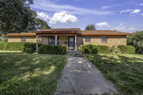 232 S Moseley St, De Leon, TX 76444