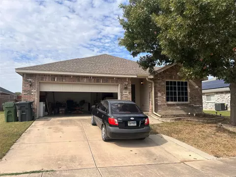 1403 Mammoth Cave Dr, Arlington, TX 76002