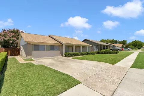 2103 Bordeaux Dr, Carrollton, TX 75007
