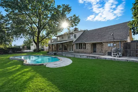 2 Meadowcreek Dr, Melissa, TX 75454