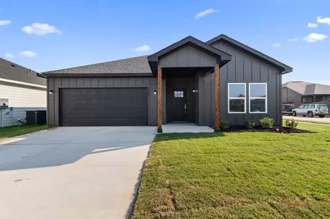 221 Lead Creek Dr, Fort Worth, TX 76131