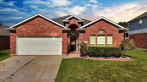 900 Pebblecreek Dr, Burleson, TX 76028