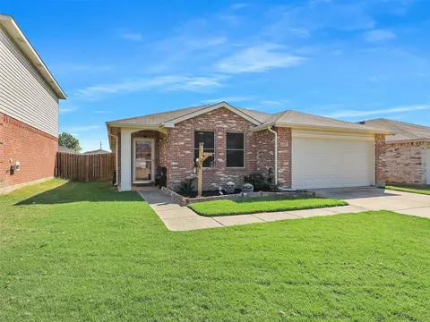 6201 St James Pl, Denton, TX 76210