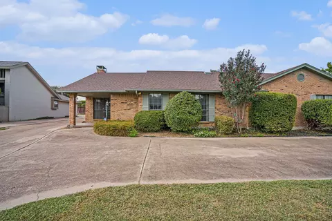 5118 Ledgestone Dr, Fort Worth, TX 76132