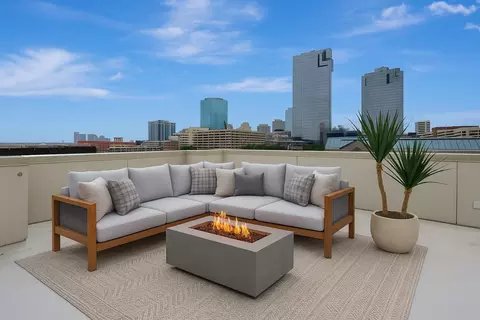 614 E 1st St, Fort Worth, TX 76102