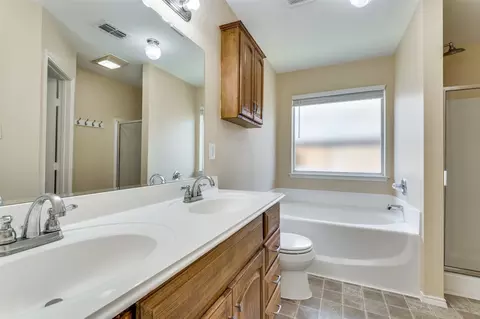 Bath - 816 E Huitt Ln, Euless, TX 76040 photo 1 of 2