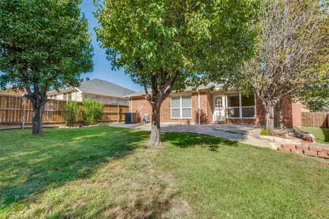 Exterior - 816 E Huitt Ln, Euless, TX 76040 photo 3 of 5