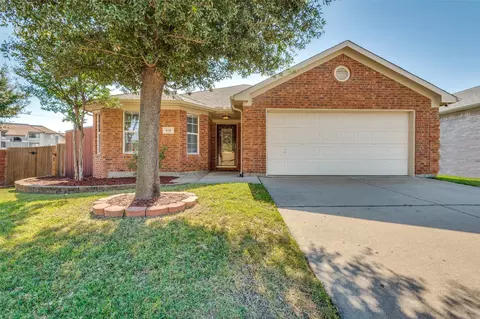 Exterior - 816 E Huitt Ln, Euless, TX 76040 photo 2 of 5