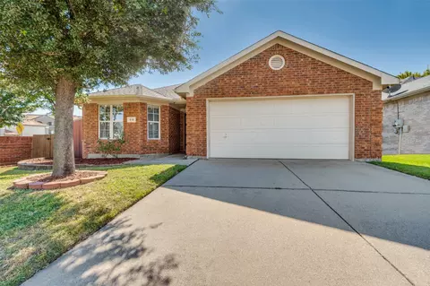 Exterior - 816 E Huitt Ln, Euless, TX 76040 photo 5 of 5