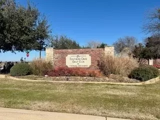 1221 Southern Oaks Ct, Fort Worth, TX 76028
