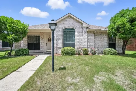 1716 Creekpoint Dr, Lewisville, TX 75067