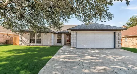 6610 Glen Falls Dr, Arlington, TX 76001