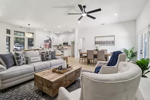 417 Sherwood Ct, Burleson, TX 76028