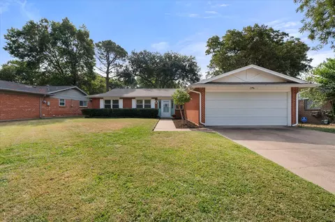 2700 Norwood Ln, Arlington, TX 76013