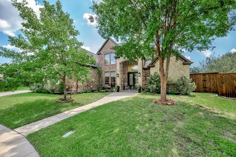 7901 Forest Point Ct, North Richland Hills, TX 76182