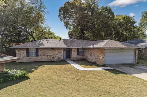 430 Shorewood Dr, Duncanville, TX 75116