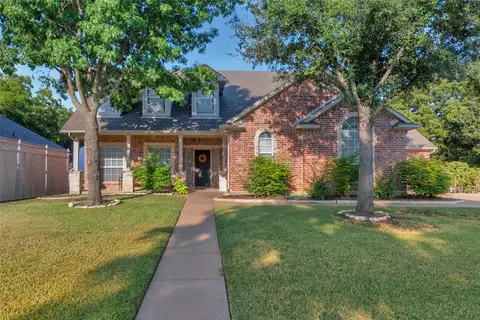 2415 Summer Ct, Arlington, TX 76001