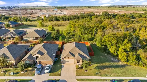 933 Walls Blvd, Crowley, TX 76036