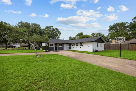2227 Greenbrier Dr, Irving, TX 75060