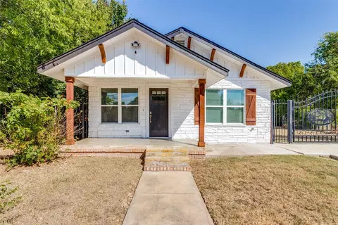 1423 E Davis Ave, Fort Worth, TX 76104