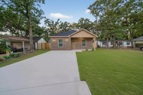 Exterior - 106 Comanche Dr, Mabank, TX 75156 photo 3 of 11