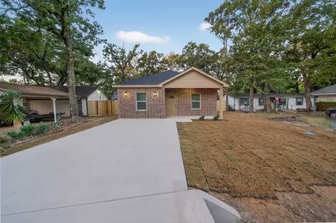 Exterior - 106 Comanche Dr, Mabank, TX 75156 photo 10 of 11