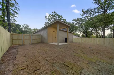 Exterior - 106 Comanche Dr, Mabank, TX 75156 photo 4 of 11