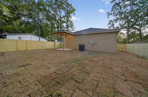 Exterior - 106 Comanche Dr, Mabank, TX 75156 photo 6 of 11