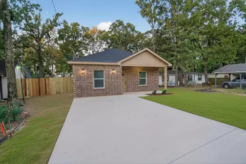 106 Comanche Dr, Mabank, TX 75156
