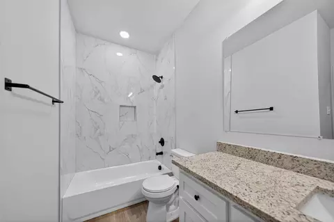 Bath - 106 Comanche Dr, Mabank, TX 75156 photo 3 of 6