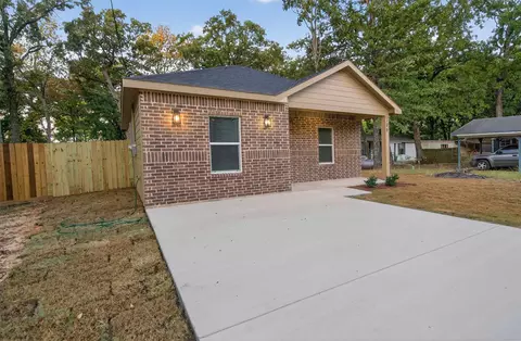 Exterior - 106 Comanche Dr, Mabank, TX 75156 photo 8 of 11