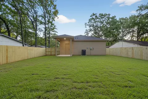 Exterior - 106 Comanche Dr, Mabank, TX 75156 photo 2 of 11