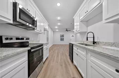 Kitchen - 106 Comanche Dr, Mabank, TX 75156 photo 1 of 1