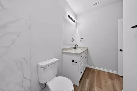 Bath - 106 Comanche Dr, Mabank, TX 75156 photo 4 of 6