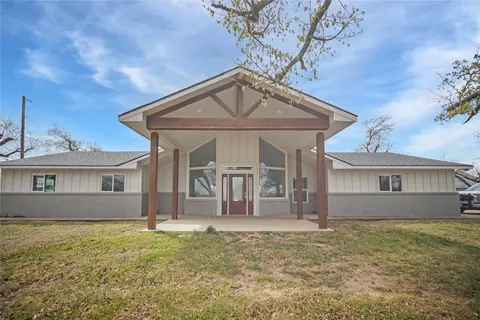 101 Brad St, Jacksboro, TX 76458
