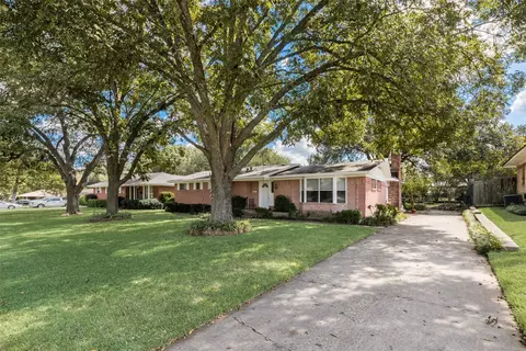 344 Brook Hollow Dr, Desoto, TX 75115