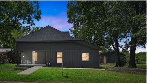 405 Walker St, Eustace, TX 75124