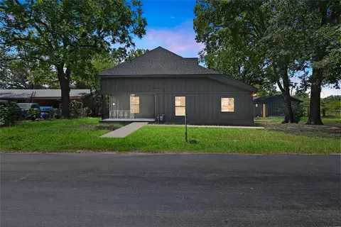 405 Walker St, Eustace, TX 75124